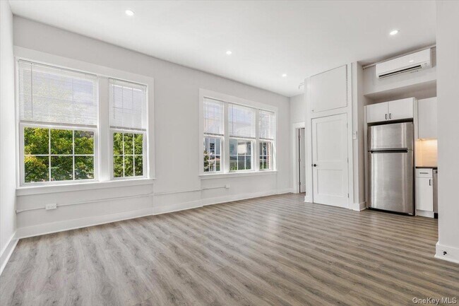 Photo - 49 Beekman Ave Unit 6