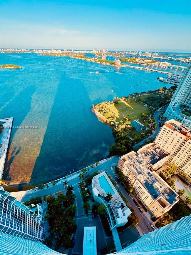 Photo - 2020 N Bayshore Dr Unidad 3706 Rental