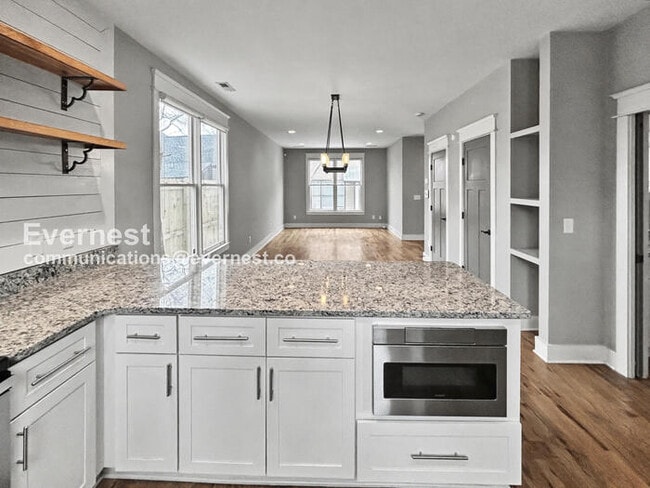 Photo - 902 Cheatham Pl