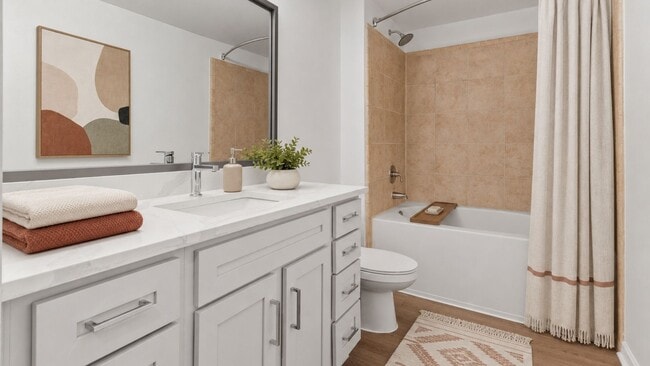Baños reformados con acabados modernos. - Dwell at McEwen