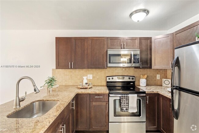 Building Photo - 7241 Miami Lakes Dr Unit D19 Rental