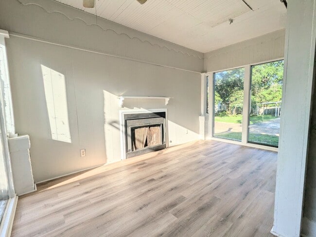 Photo - 1916 Laurel St