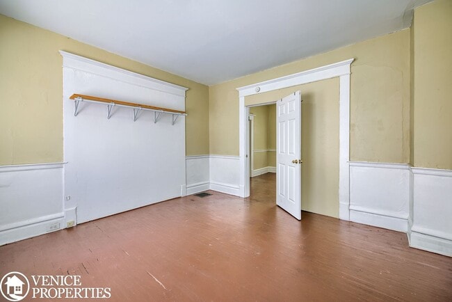 34 W Oakland Ave