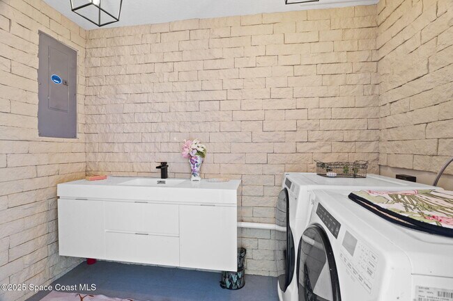 Photo - 761 Burman Ln NE