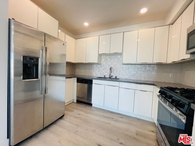 14612 Calvert St Unidad 201