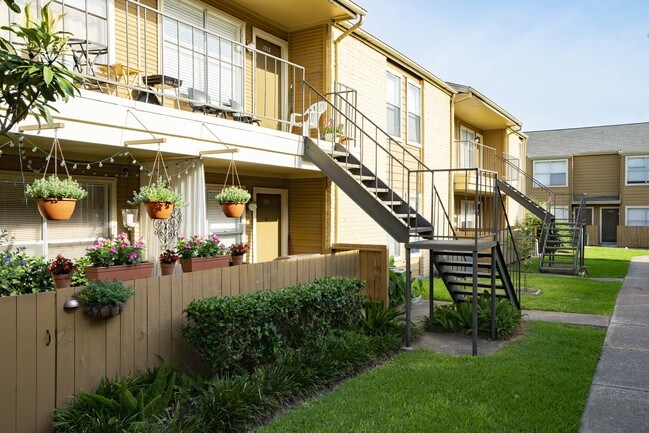 Spring Pine Apartments