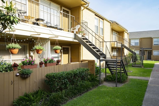 Photo - Spring Pine Apartments