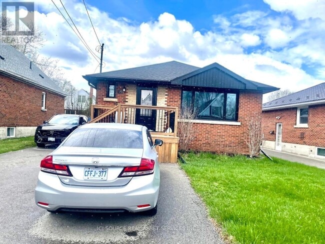 Photo - 374 E 16th St