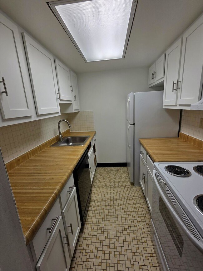 5th Ave Apartments