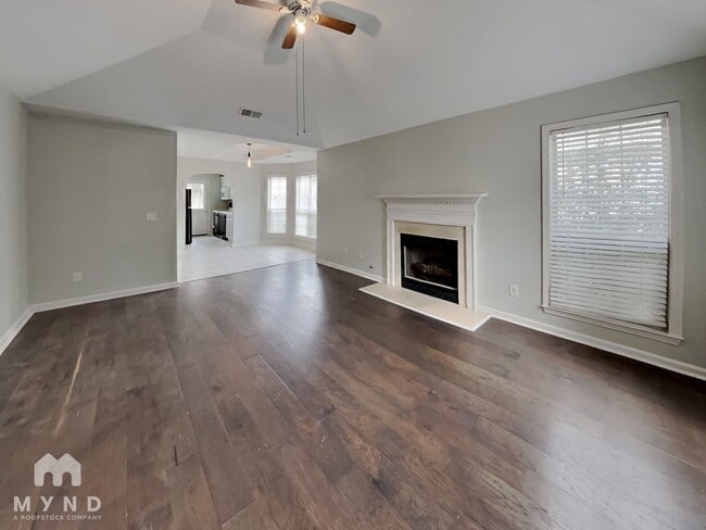 Photo - 378 Walker Way