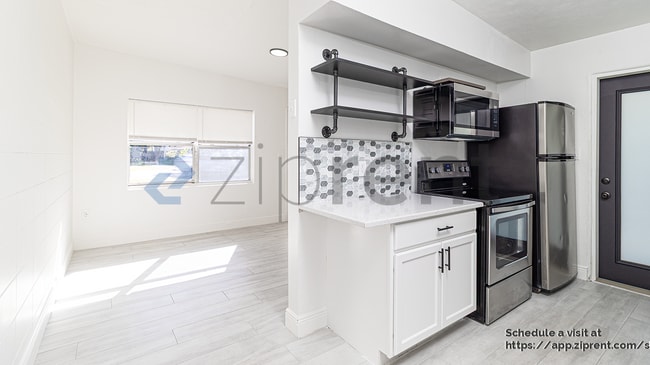 Photo - 1103 E South St