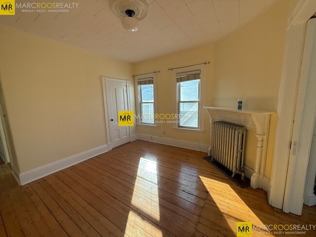 Building Photo - 27 Falcon St Unit 3