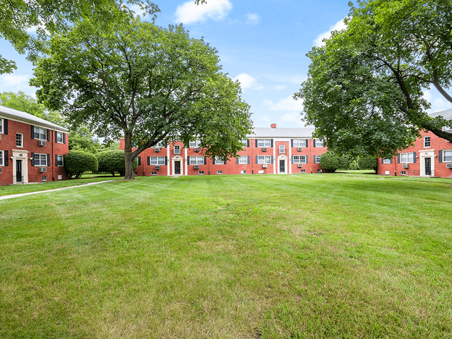 Beautiful Landscaping - Georgetown Village Apartments