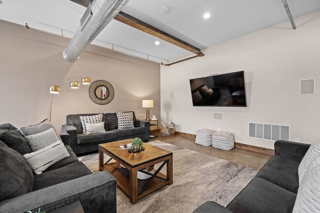 Photo - 301 E Walnut St Unidad ID1285758P