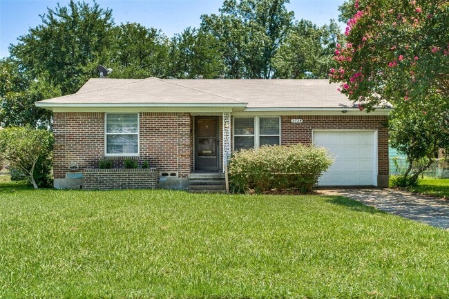 Building Photo - 3724 Almazan Dr