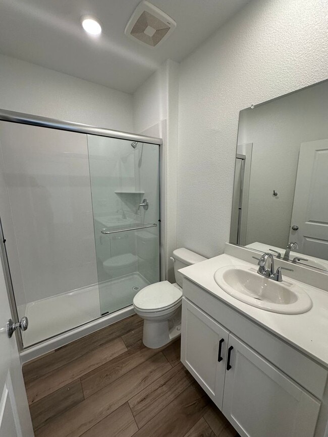 Photo - Gorgeous 5 bedroom, 3 Bath / Downstairs Bed and Bath