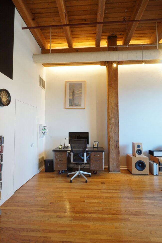 Photo - 1733 W Irving Park Rd Unit 1733 W Irving Park Rd