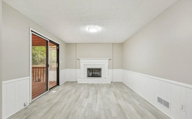 Photo - 2080 Singer Way