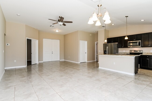 Photo - 3212 44th St W