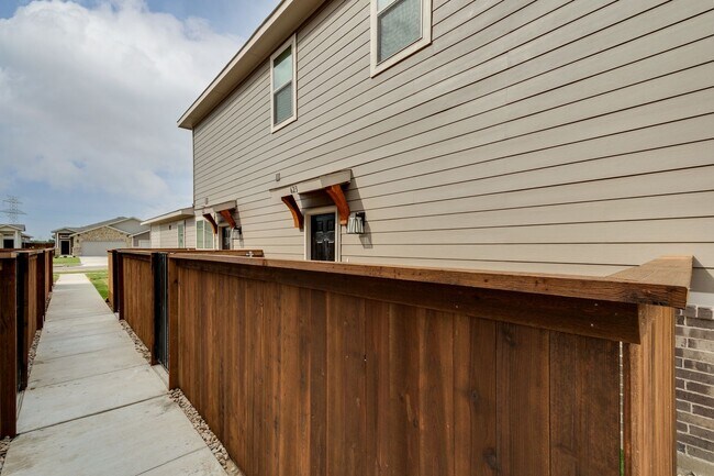 Photo - AVAILABLE NOW! GORGEOUS 2 BEDROOM FOUR PLEX LOCATED IN MIDLOTHIAN ISD!