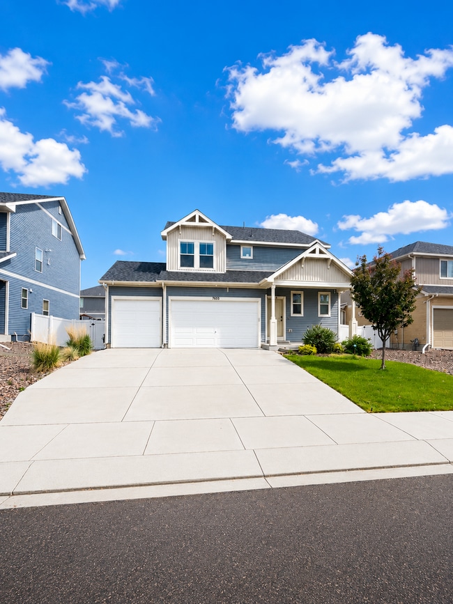 Building Photo - Great 2-story with a 3-car garage Available NOW!