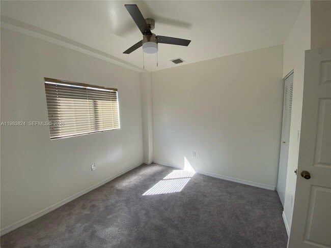 Photo - 928 SW 3rd St Unidad 203