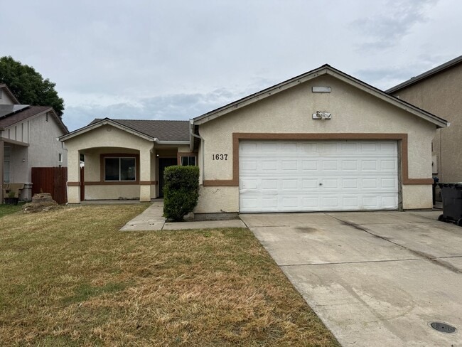 Building Photo - Three Bed, Two Bath Home with Two Car Garage