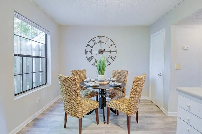 Flexible Dining Space with Oversized Windows - Mulberry Place Apartments