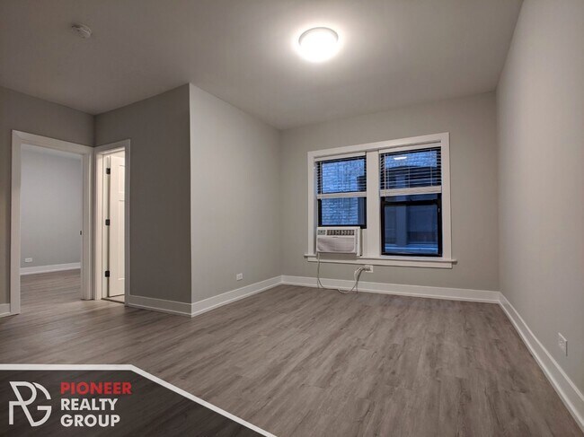 Building Photo - 711 W Brompton Ave Rental