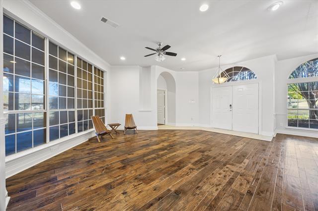 Photo - 2045 Chisholm Trail