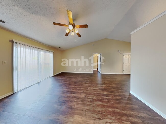 Photo - 730 Hawthorne Ln