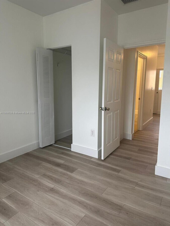 Photo - 928 SW 3rd St Unidad 209