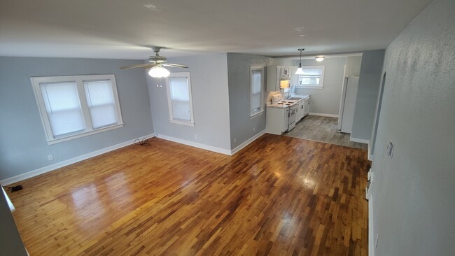 Photo - 3328 Maloney St