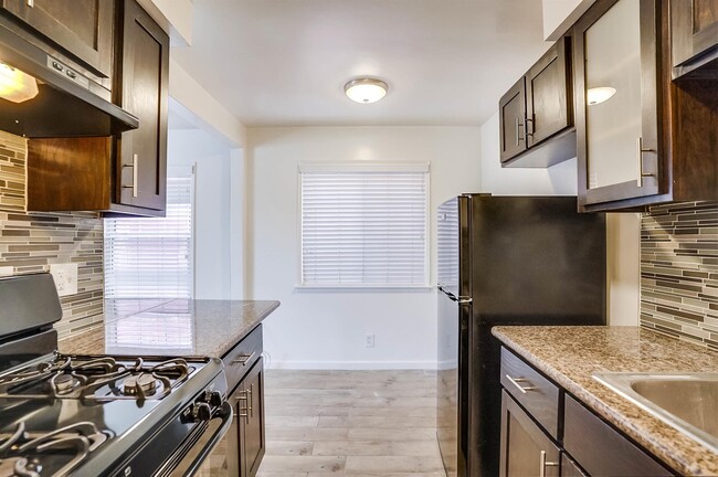 Kitchen 6635 - 6627-6635 Crenshaw Blvd. Apartments