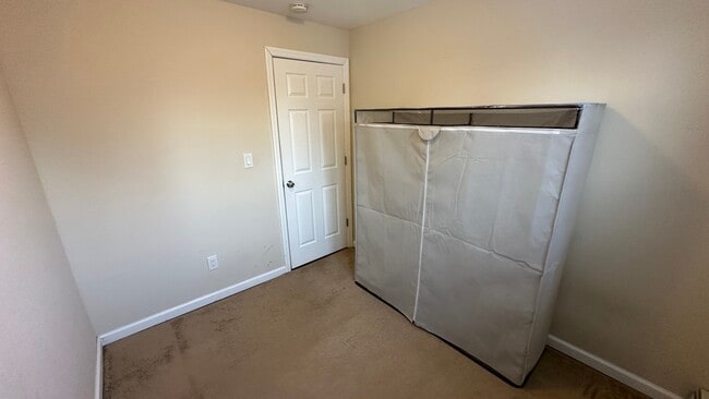 Photo - 17 Dorchester Rd Unit Room 1