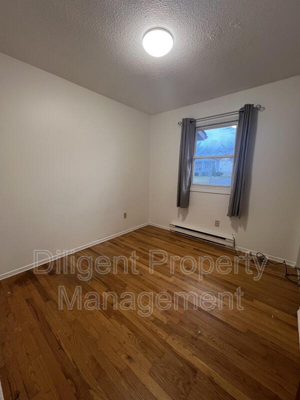 Photo - 1556 Redwood Dr