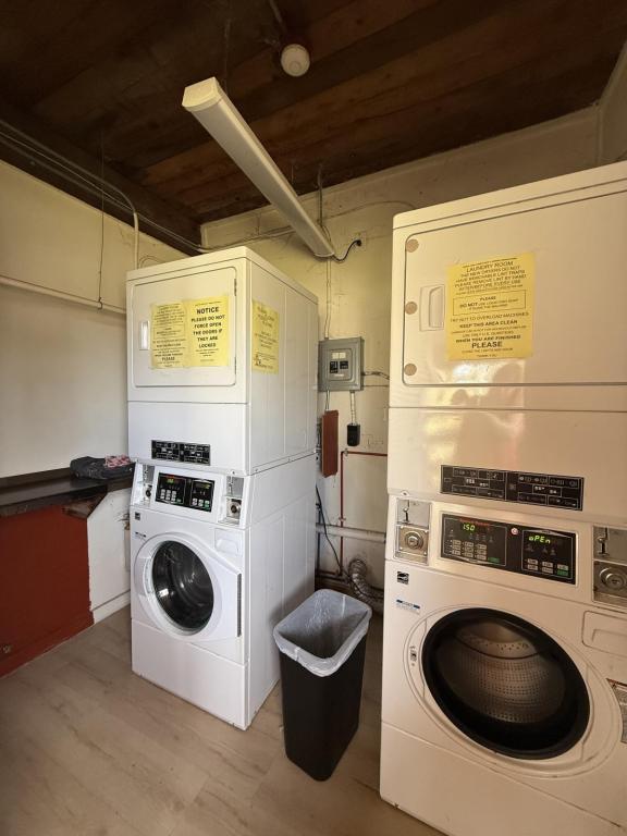 Photo - 2180 Country Club Dr