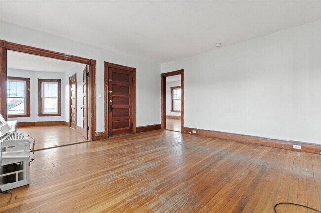 Photo - 651 Lake Ave, #3, Manchester NH 03103 Unit 651 #3 - 3rd Floor