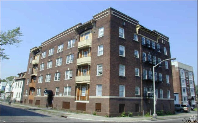 Building Exterior - 39 N Burnett St