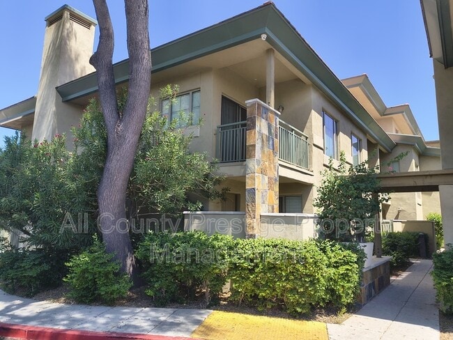 Building Photo - 815 E Rose Ln