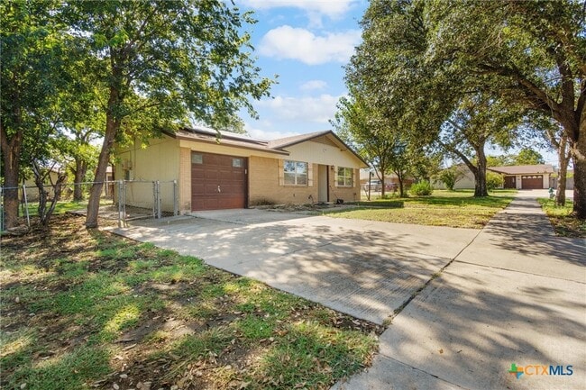 Photo - 1820 Gaynor Dr