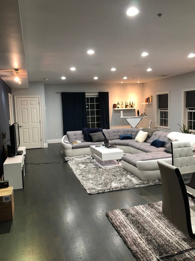 Building Photo - 87 Franklin St