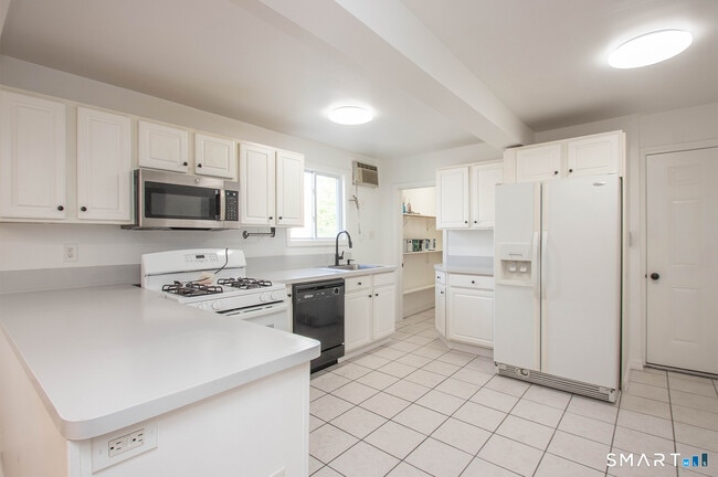 Photo - 2879 Fairfield Ave