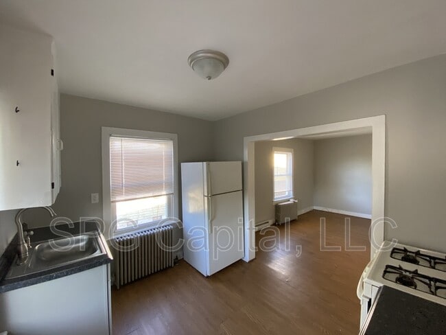 Photo - 241 York St