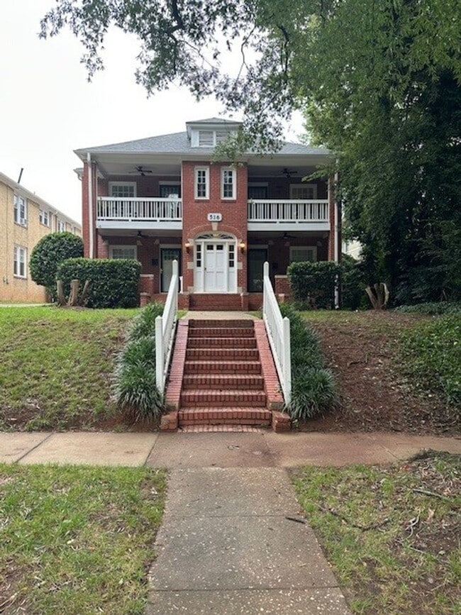 Building Photo - August Special- Renovated Great Two Bedroo... Unit #1 Rental