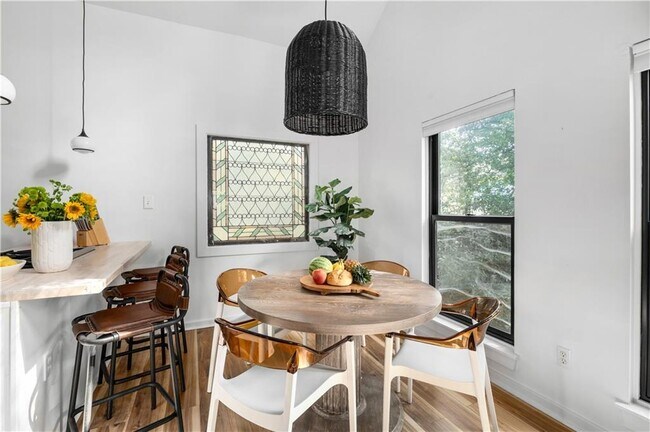 Photo - 119 Ashland Dr NE