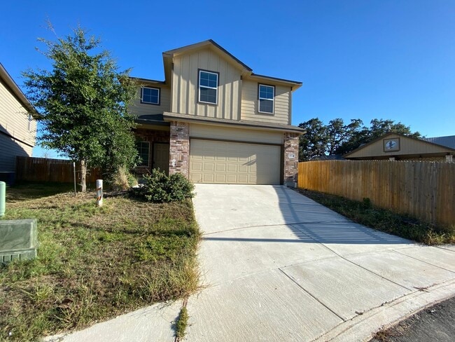 Building Photo - Beautiful 3 bed, 2.5 bath home!
