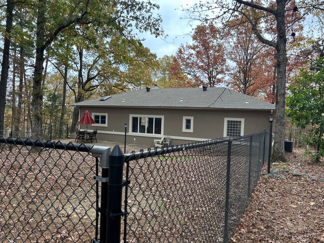 8 Guindola Way