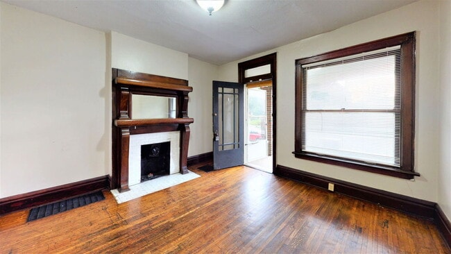 Photo - 1482 Summit St