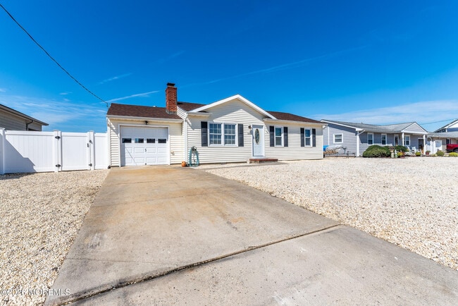 1201 Penguin Ct
